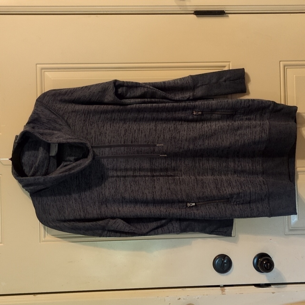 Stay Cozy and Stylish with the Athleta Sentry Sweatshirt - Size Small